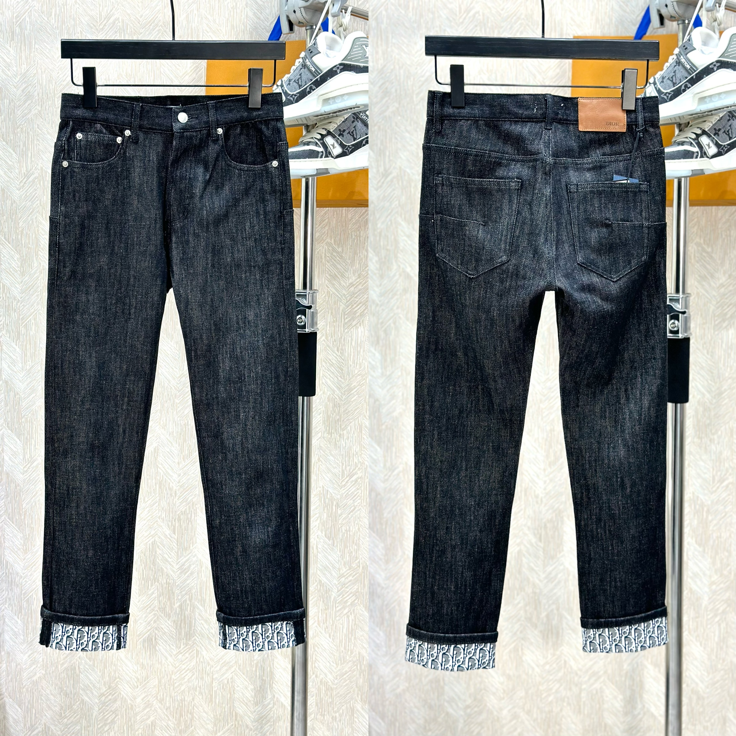 Quần Jean Dior CD Xám phối họa tiết gấu Trắng Xám Like Auth on web VTN